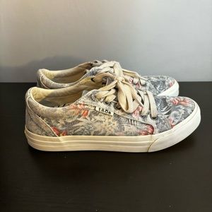 Taos comfort sneaker. Size US 8. Tropical print. White sole.